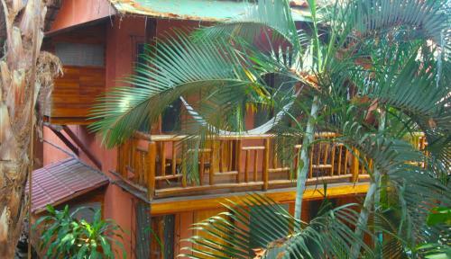 Hostal Tico Adventure Lodge