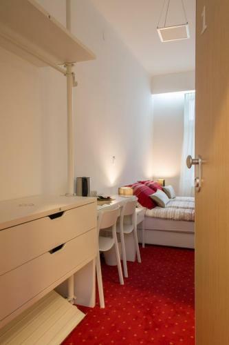 Hostal Red Carpet Apartments & Rooms