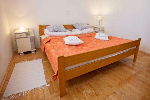 Apartments Petr?ane Welcome