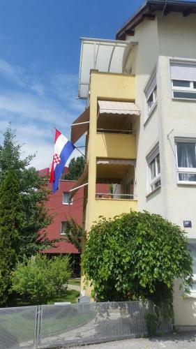 Ravnice Youth Hostel
