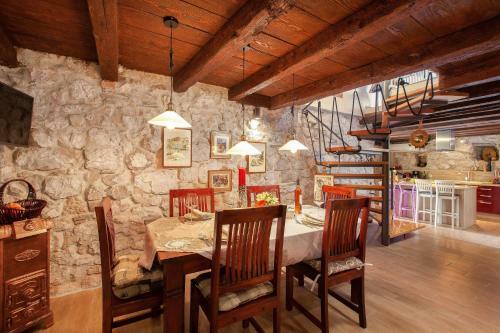 Villa Holiday Home Tisina