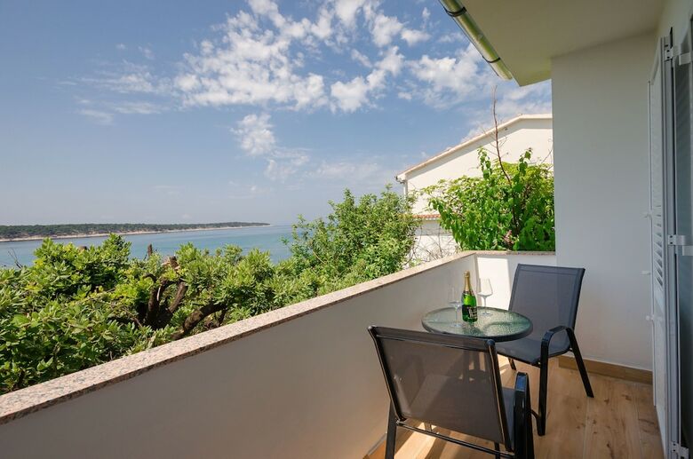 Hostal Rooms Marica