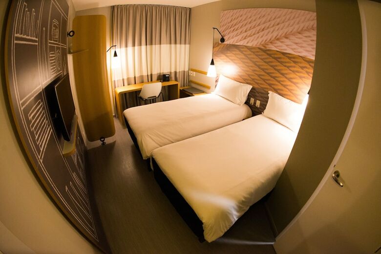 Hotel Ibis Jacare�