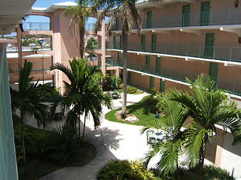 Hotel Castaways Resort And Suites