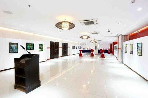 Palm Grass Hotel