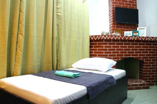 Mountain Breeze Hostel - Tagaytay Center
