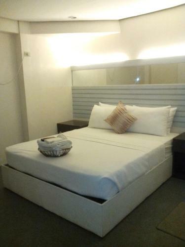 Posada Hometown Hotel - Lacson Bacolod
