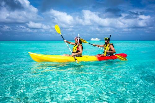 Captain Cook Cruises Fiji - Reef Endeavour