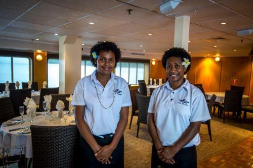 Captain Cook Cruises Fiji - Reef Endeavour