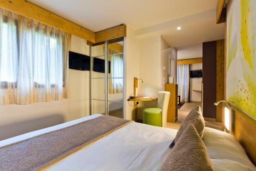 Hotel La Croix De Savoie & Spa