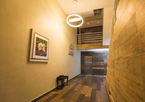 The Earl Heights Apartment Hotel