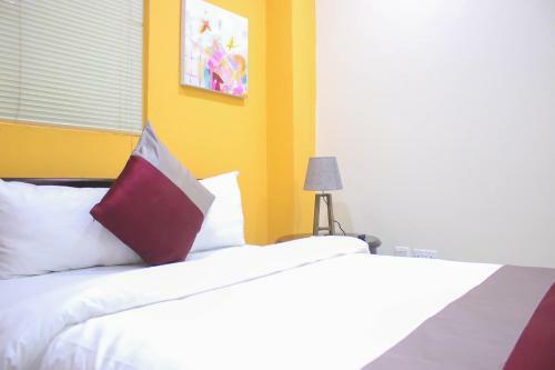 The Earl Heights Apartment Hotel
