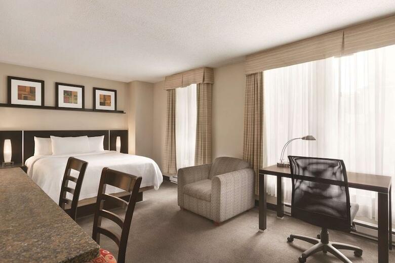 Hotel Embassy Suites - Montreal Quebec