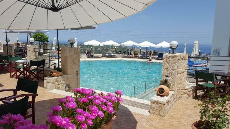 Hotel Amazones Village Suites