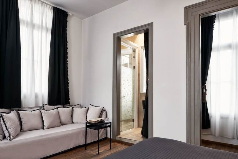 Emporikon Athens Hotel