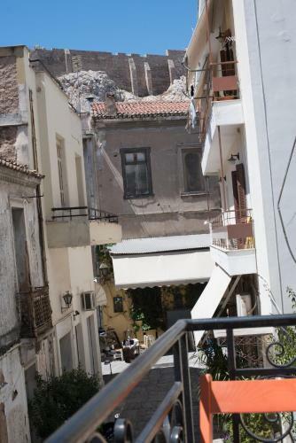 Antisthenes Apartments