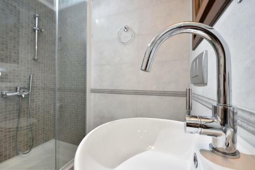 Apartment Karyatis