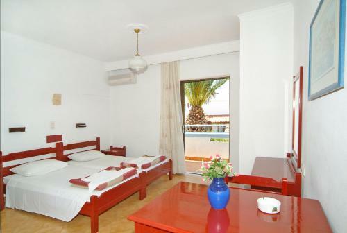 Yiannis Apartments & Studios