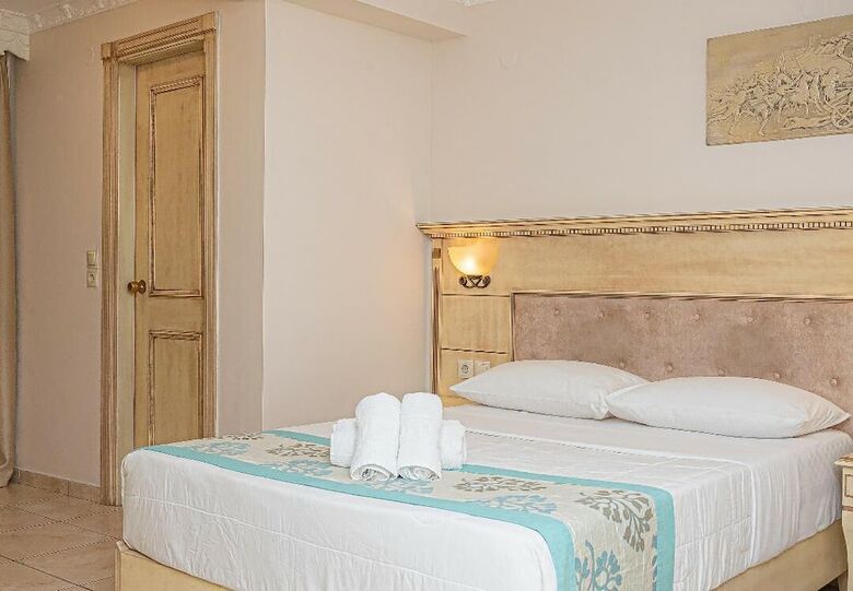 Parthenon Art Hotel