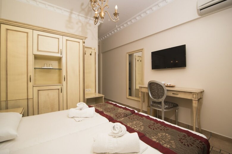 Parthenon Art Hotel