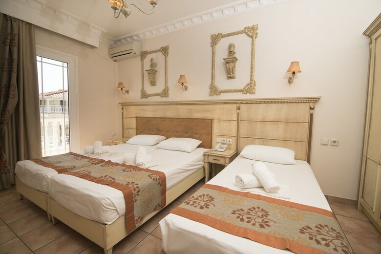 Parthenon Art Hotel