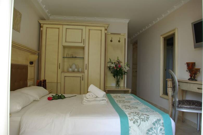 Parthenon Art Hotel