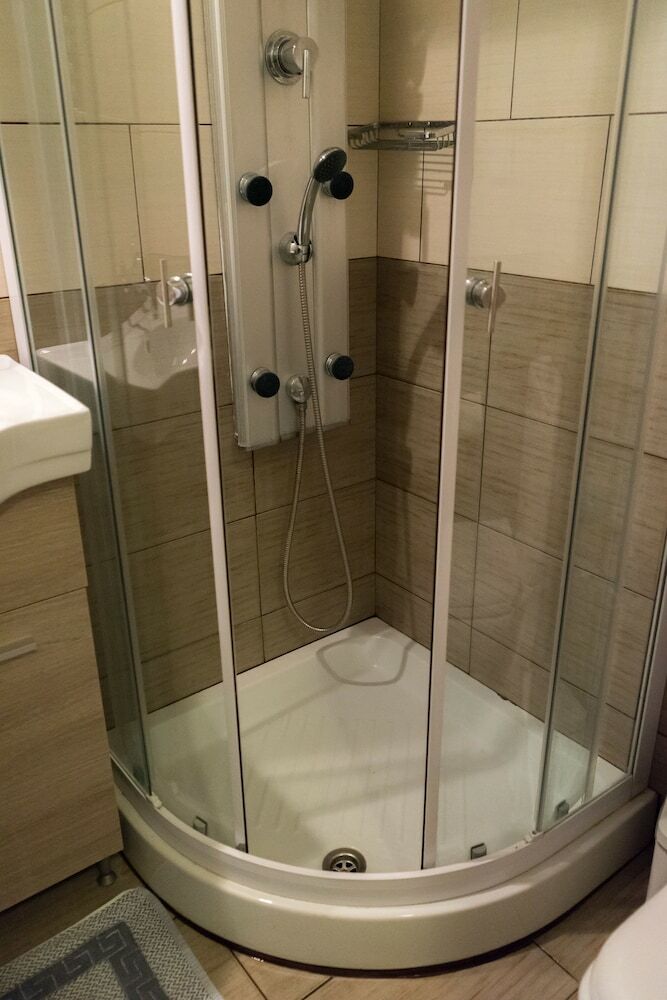 Hostal Polykratis Rooms