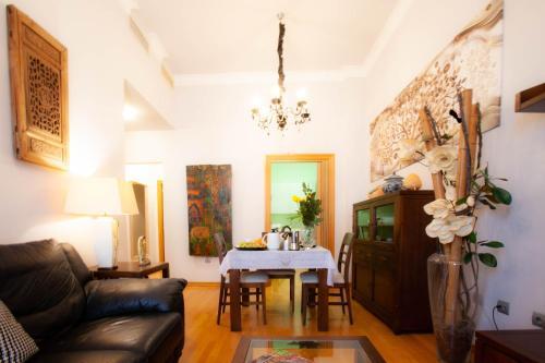 Apartments Holidays 2 Malaga Historic Center