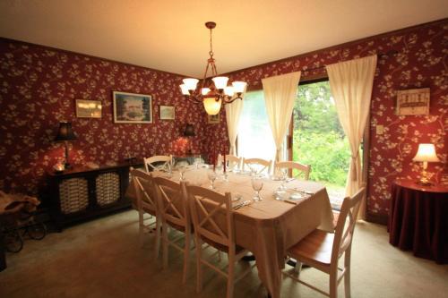 Hickory Manor