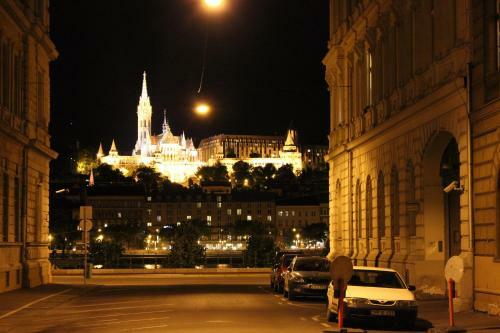 Parliment Luxury Apartment