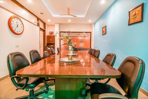 Hotel Oyo Premium Golf Course II
