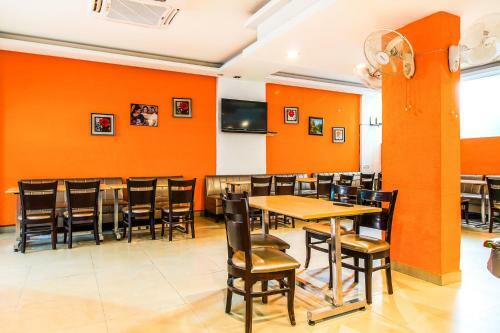 Hotel Oyo Premium Golf Course II