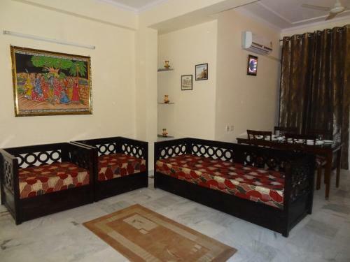 Tulsian Guest House & Apartments