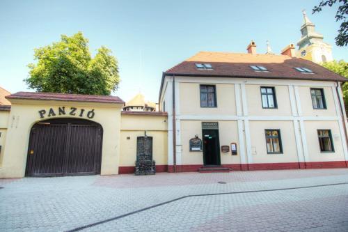Bed & Breakfast Play Pub �tterem �s Panzi�
