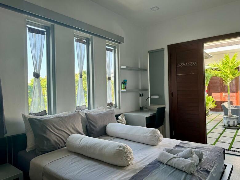 Bed & Breakfast Villa Rumah Putih Abu Abu