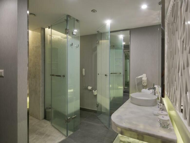 The Sense Deluxe Hotel