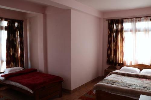 Deki Lodge