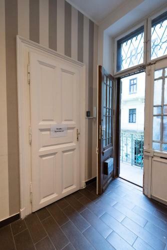 Standard Apartment By Hi5 - West End Center