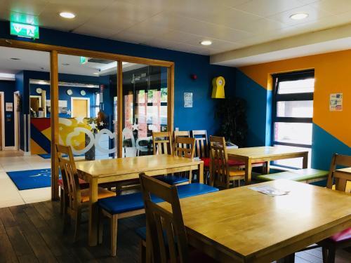Snoozles Tourist Hostel