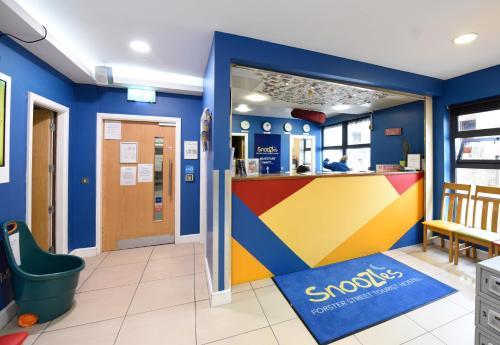 Snoozles Tourist Hostel