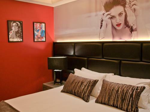 Spanish Arch Hotel