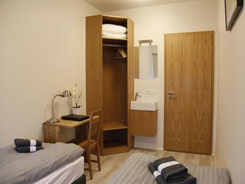 Bed & Breakfast Kef Guesthouse At Gr�n�svegur