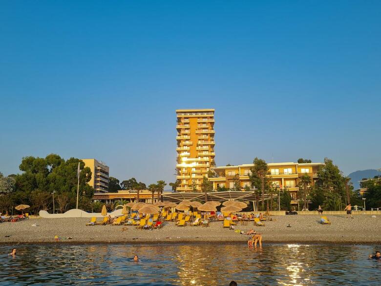 Luxury Dreamland Oasis Apartments