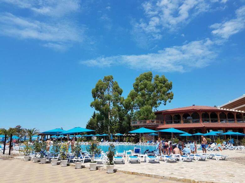 Luxury Dreamland Oasis Apartments