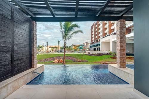 Hotel Royalton Blue Waters All Inclusive