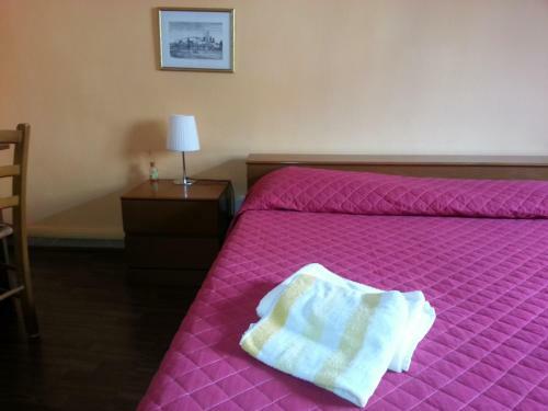 Hostal A Due Passi Dal Treno Affittacamere