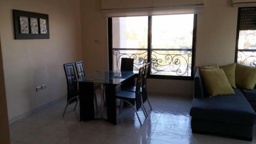 Cozy Dair Ghbar Apartment