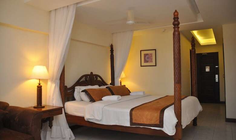 Royal Court Hotel