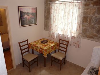 Residencia House Sandra - Guest House