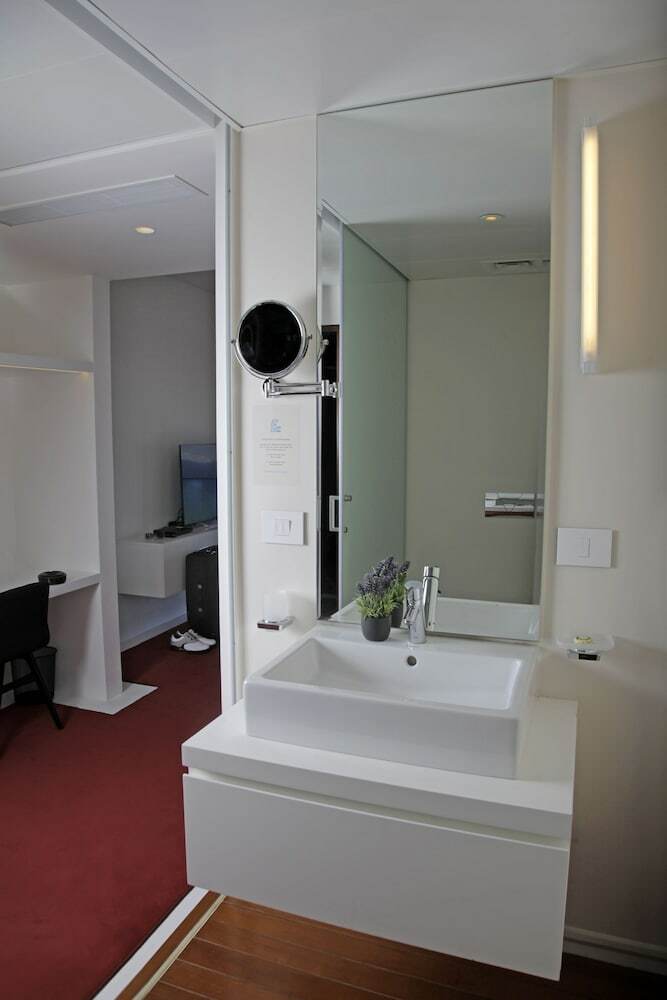 1866 Court & Suites Hotel